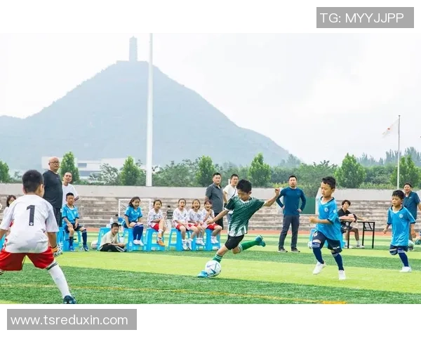 4月5日足球明星盛典精彩回顾与未来展望球迷热情高涨不容错过 4月5日足球明星盛典精彩回顾与未来展望球迷热情高涨不容错过